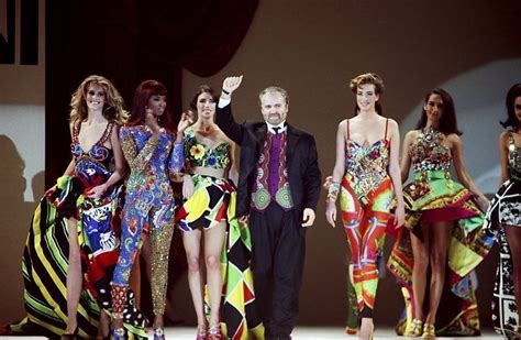 vestiti versace anni 80 fiori|Abiti, completi e ensemble di Gianni Versace .